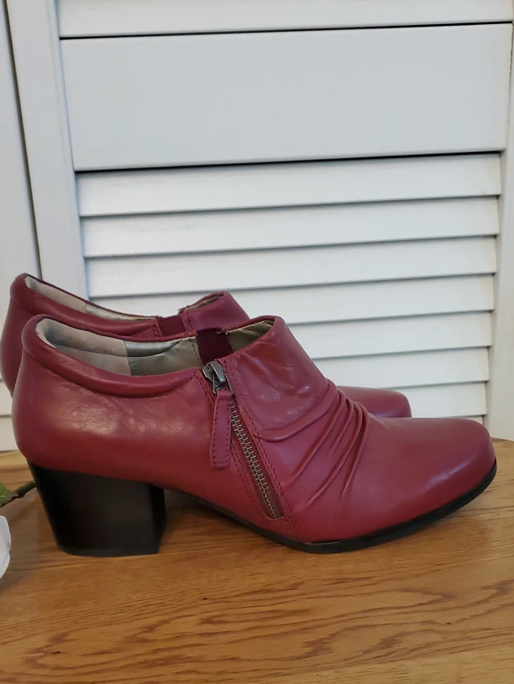 Array Womens Red Leather Block Heel Ankle Booties Shooties Shoes, 9 Wide